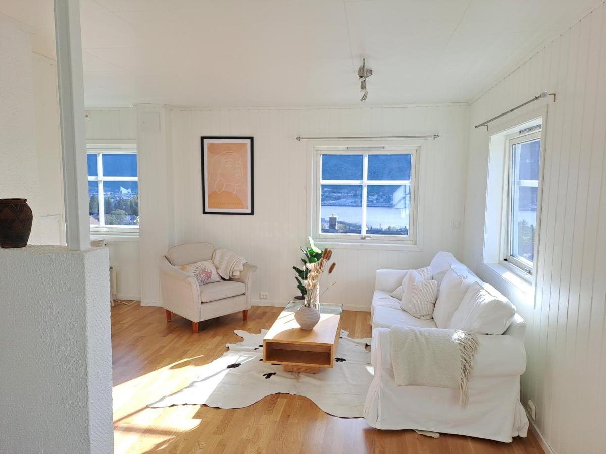 Warm And Cozy Apartment With Panoramic View Above The City Center Tromsø Exterior foto